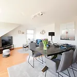 Lichtdurchflutende Wohnoase-kamin-ruhig-kostenloser Parkplatz- 24-7 Self Check-in, Bis Zu 5 Personen, Sehr Geraeumig דירה