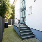 Lichtdurchflutende Wohnoase-kamin-ruhig-kostenloser Parkplatz- 24-7 Self Check-in, Bis Zu 5 Personen, Sehr Geraeumig דירה *