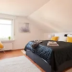 Lichtdurchflutende Wohnoase-kamin-ruhig-kostenloser Parkplatz- 24-7 Self Check-in, Bis Zu 5 Personen, Sehr Geraeumig Appartement
