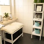 Lichtdurchflutende Wohnoase-kamin-ruhig-kostenloser Parkplatz- 24-7 Self Check-in, Bis Zu 5 Personen, Sehr Geraeumig דירה *