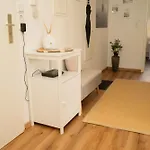 Lichtdurchflutende Wohnoase-kamin-ruhig-kostenloser Parkplatz- 24-7 Self Check-in, Bis Zu 5 Personen, Sehr Geraeumig דירה *