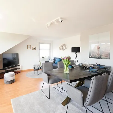 Wohntraumerei: Lichtdurchflutete Design-oase In Ruhiger Stadtlage Apartment