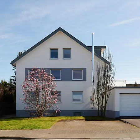 Lichtdurchflutende Wohnoase-stilvoll-ruhig-kostenloser Parkplatz- 24-7 Self Check-in, Bis Zu 5 Personen, Sehr Geraeumig Paderborn