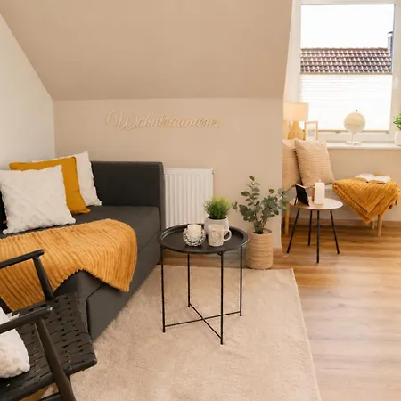 Wohntraumerei: Lichtdurchflutete Design-oase In Ruhiger Stadtlage Apartment *