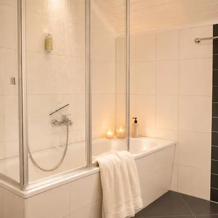 Grosszuegige Wohlfuehloase- Kamin - Ruhige Lage - Eigener Parkplatz Appartement Paderborn