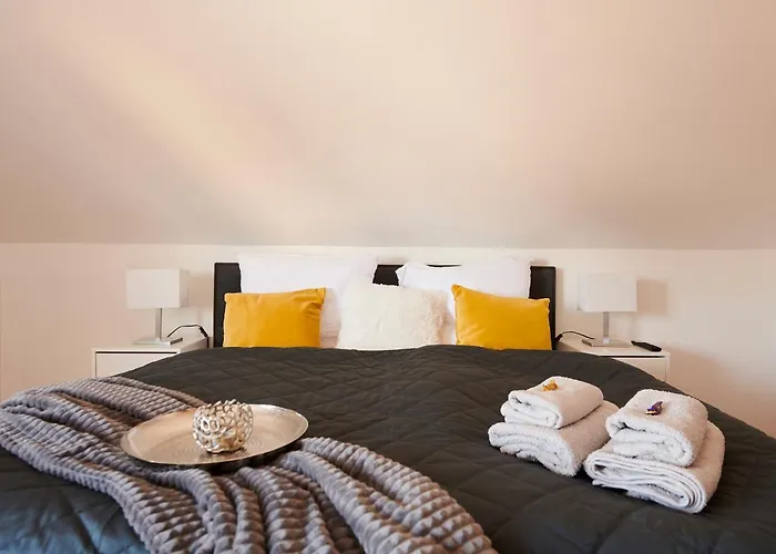 Lichtdurchflutende Wohnoase-stilvoll-ruhig-kostenloser Parkplatz- 24-7 Self Check-in, Bis Zu 5 Personen, Sehr Geraeumig 公寓 帕德博恩