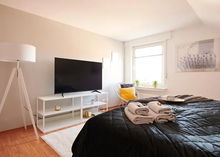 Lichtdurchflutende Wohnoase-stilvoll-ruhig-kostenloser Parkplatz- 24-7 Self Check-in, Bis Zu 5 Personen, Sehr Geraeumig 帕德博恩