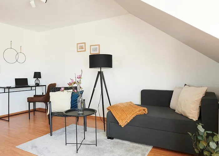 Lichtdurchflutende Wohnoase-stilvoll-ruhig-kostenloser Parkplatz- 24-7 Self Check-in, Bis Zu 5 Personen, Sehr Geraeumig Daire *