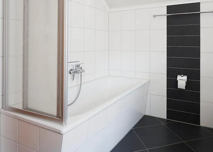 Lichtdurchflutende Wohnoase-stilvoll-ruhig-kostenloser Parkplatz- 24-7 Self Check-in, Bis Zu 5 Personen, Sehr Geraeumig