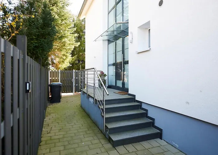 Lichtdurchflutende Wohnoase-stilvoll-ruhig-kostenloser Parkplatz- 24-7 Self Check-in, Bis Zu 5 Personen, Sehr Geraeumig 公寓 *